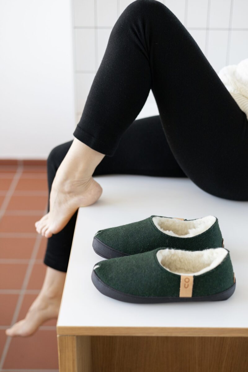 TOKU Budapest Slippers with Lambswool - Dark Green - obrazek 2