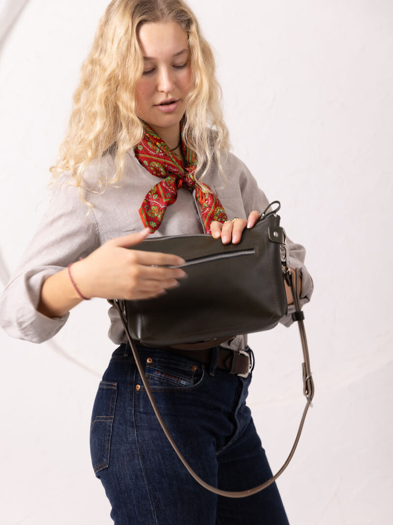 TOMMY Leather Bag with Two Handles - Dirty Green - obrazek 7