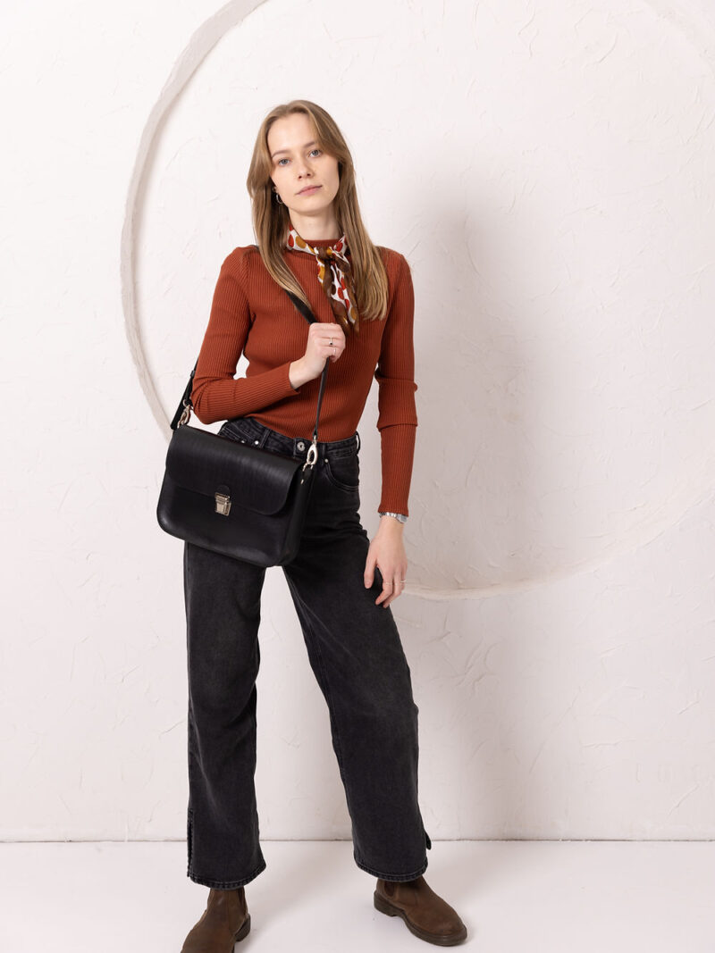 ASTORIA Handbag with Old-Fashioned Buckle - Black - obrazek 6