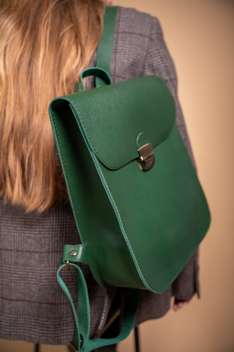 Natural Leather Saddle Backpack - Green - obrazek 2