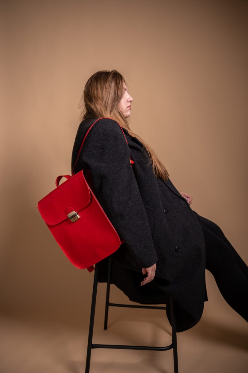 Natural Leather Saddle Backpack - Red - obrazek 5