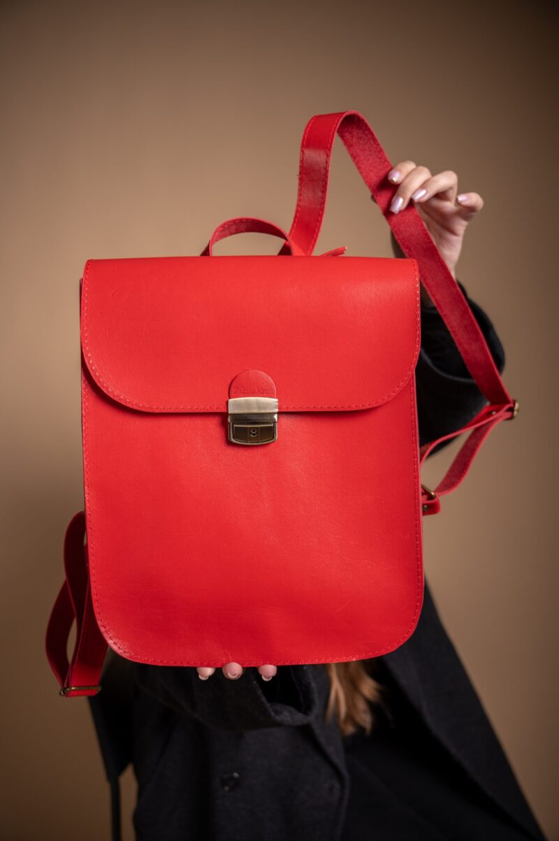 Natural Leather Saddle Backpack - Red - obrazek 3