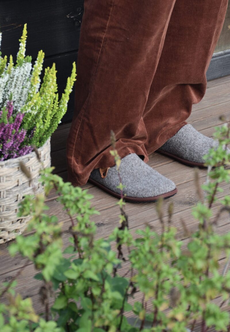 Nursi Unisex Slippers - obrazek 2