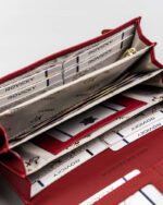 Portfel damski z lakierowanej skóry naturalnej zamykany na zatrzask - Rovicky-8