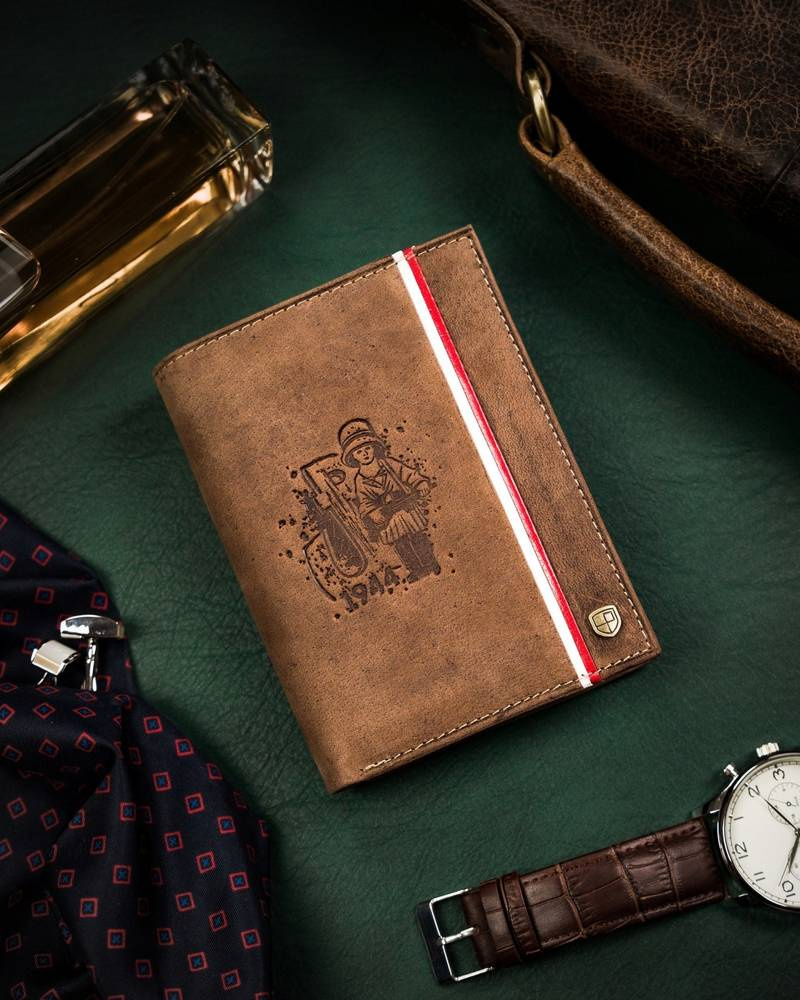 Duży, skórzany portfel męski z motywem patriotycznym - Peterson-1 Duży, skórzany portfel męski z motywem patriotycznym - Peterson-1