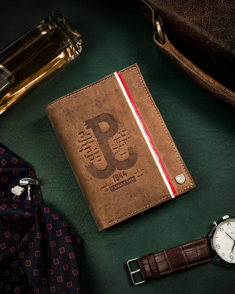 Duży, skórzany portfel męski z motywem patriotycznym - Peterson-1 Duży, skórzany portfel męski z motywem patriotycznym - Peterson-1