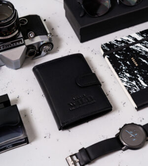 Duży, skórzany portfel męski w orientacji pionowej - Always Wild-1