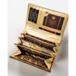 Klasyczny portfel damski ze skóry naturalnej w czarno-złotym kolorze zapakowany w markowe pudełko - Peterson-9