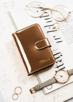 Niewielki portfel w kolorze złotym wykonany ze skóry naturalnej z miejscem na fotografię - Peterson-2