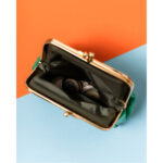 Mała portmonetka damska do torebki w retro klimacie-6