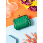 Mała portmonetka damska do torebki w retro klimacie-4