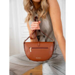 Półokrągła beżowo - brązowa listonoszka damska ze skóry naturalnej i płótna canvas Peterson-14