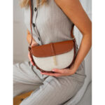 Półokrągła beżowo - brązowa listonoszka damska ze skóry naturalnej i płótna canvas Peterson-10