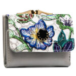 Wielokolorowy portfelik damski ze skóry naturalnej w kwiaty zamykany biglem i zatrzaskiem - Peterson-2