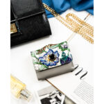 Wielokolorowy portfelik damski ze skóry naturalnej w kwiaty zamykany biglem i zatrzaskiem - Peterson-3