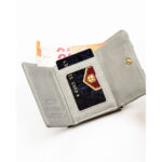 Wielokolorowy portfelik damski ze skóry naturalnej w kwiaty zamykany biglem i zatrzaskiem - Peterson-7