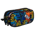 Pojemny piórnik szkolny z poliestru ze wzorem imitującym graffiti, zapinany suwakami - Peterson-3