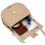 Beżowa listonoszka damska w kształcie podkówki zamykana klipsem magnetycznym - Peterson-8