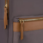 Szary, miejski plecak damski z poliestru zamykany suwakami - Peterson-12