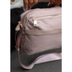 Różowa listonoszka damska z nylonu zamykana suwakiem - Peterson-18