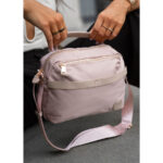 Różowa listonoszka damska z nylonu zamykana suwakiem - Peterson-3