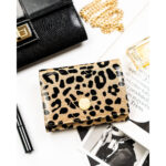 Portfel damski ze skóry ekologicznej i naturalnej w złotym kolorze w cętki - Peterson-3