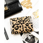 Portfel damski ze skóry ekologicznej i naturalnej w złotym kolorze w cętki - Peterson-5