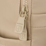 Mały plecak damski wykonany z poliestru w kolorze ecru, jednokomorowy z kieszenią zewnętrzną - Peterson-8